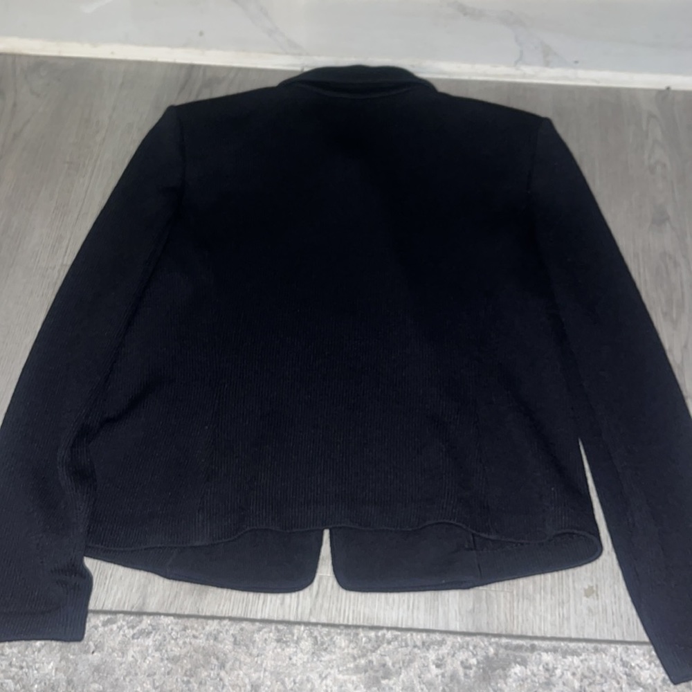 Beautiful Like new St. John zip up jacket - Picture 10 of 10